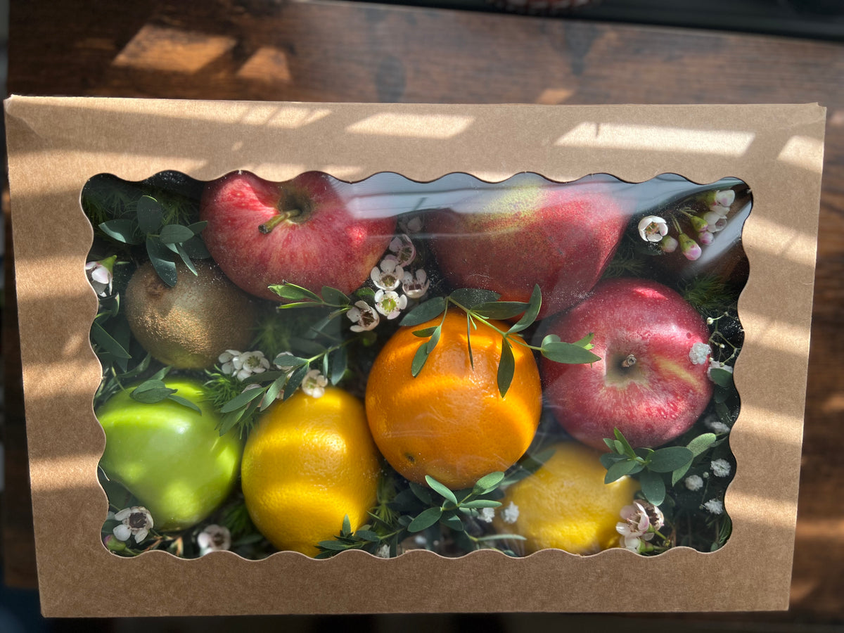Caja de frutas y flores "Luxe Fruit & Bloom"